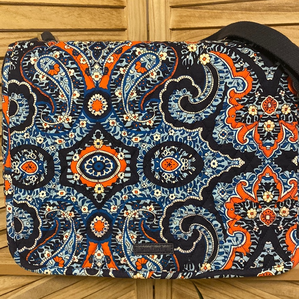 Gently used very clean Vera Bradley cross body for school, work or everyday